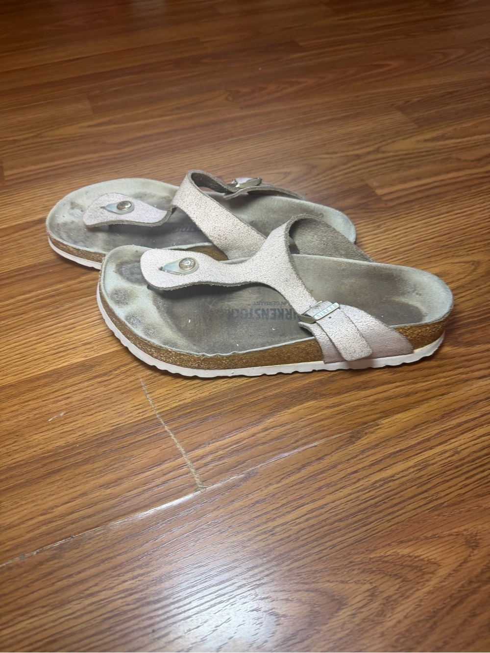 Birkenstock Gizeh champagne metallic leather sandals 40 9-9.5 - Picture 2 of 6